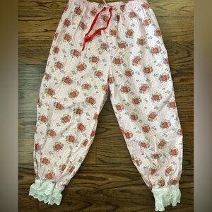 Mary Engelbreit pink and red rose print lace trimmed capri pants/bloomers.